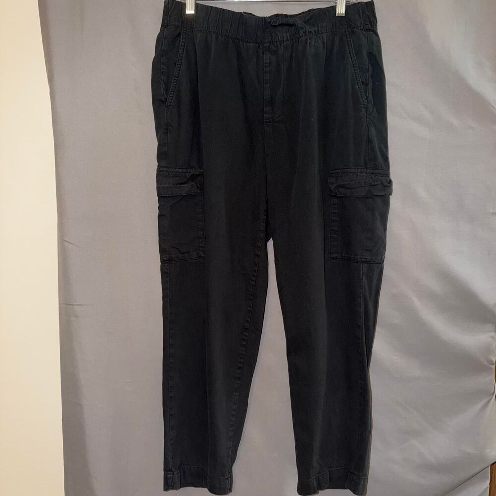 Gap black straight leg cargo pants